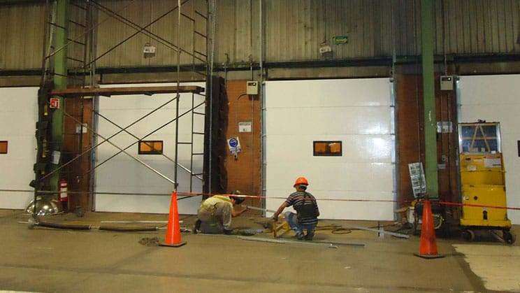 Instalación de Puertas Industriales  Dockman